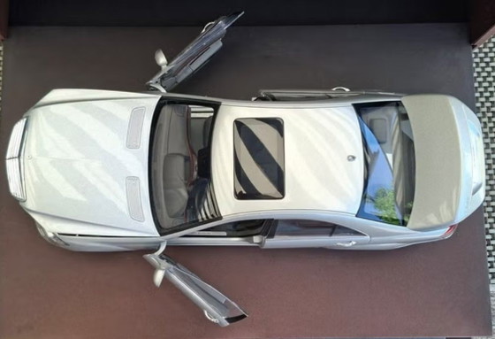 Image 1 of Mercedes-Benz S-Klasse (W221) 1:18 AUTOart Händler-Einführungsbox