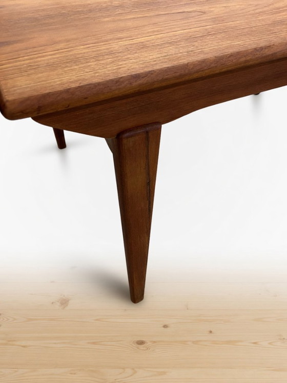 Image 1 of Deense teakhouten eettafel uit de jaren 60 van Ærthøj Jensen + Mølholm, jaren 60.