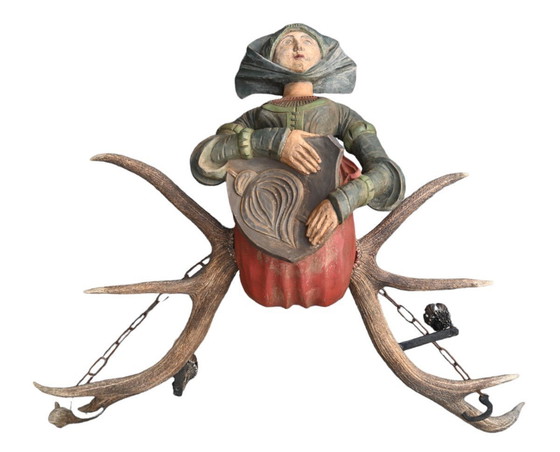 Image 1 of Candelabros de madera que representan a una dama noble medieval