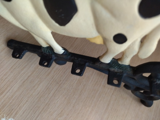 Image 1 of Paire d’équerres vintage en fonte à motif vaches – 