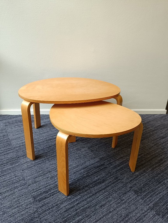 Image 1 of Vintage - Ikea - Deux ensembles de tables basses et tables d'appoint Svalsta - Style Alvar Aalto - Suède - 1999