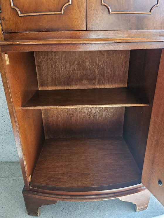 Image 1 of Barkast massief notelaar 