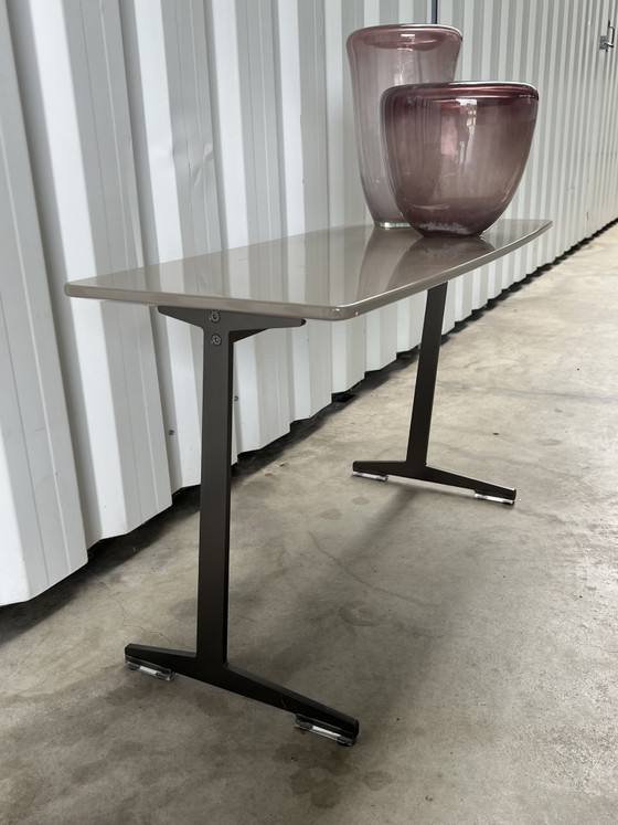 Image 1 of Sidetable behorend bij Flexform bank