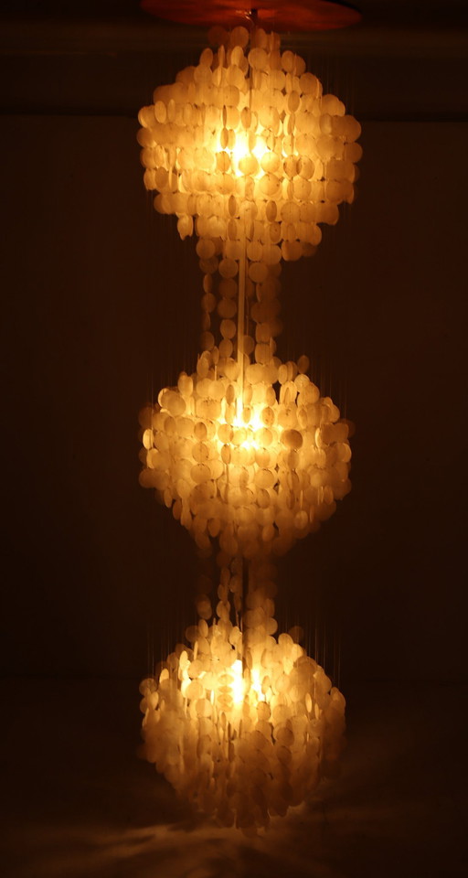 Shell lamp/pearl ceiling lamp of the 80s in the style of Verner Panton