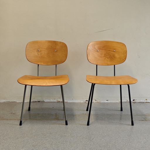 Chaises Gispen Vintage par Wim Rietveld – fauteuils, Metal, Wood (photo 2 of 11)
