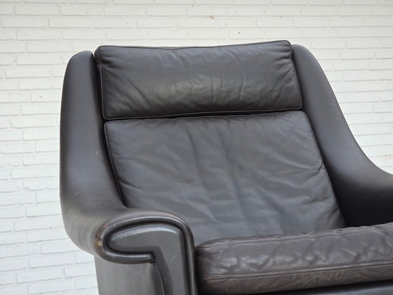Image 1 of Deense draaibare fauteuil met hoge rugleuning uit de jaren 60 van Aage Christensen, meubelleer