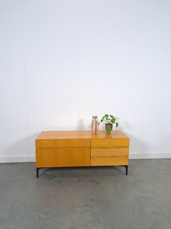 Image 1 of Mobile TV impiallacciato con cassetti e gambe in acciaio nero