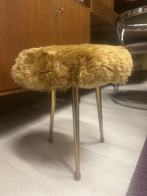 Sgabello vintage in pelliccia sintetica