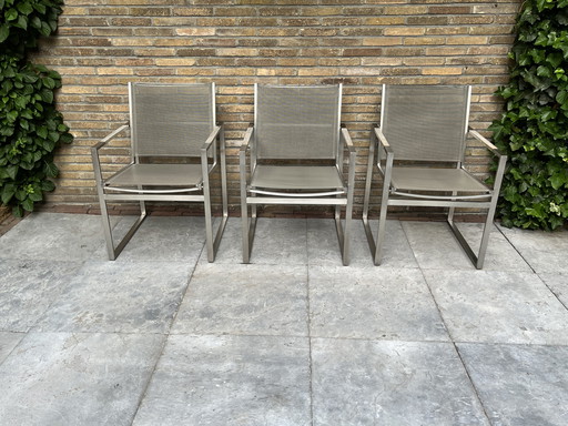 3x chaises de jardin Borek, en acier inoxydable avec accoudoirs en teck.
