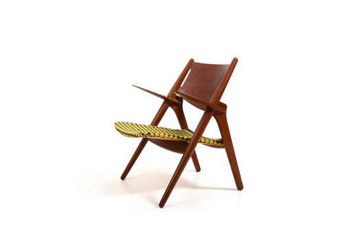 Poltrona CH-28 in teak di Hans J. Wegner per Carl Hansen & Søn, anni '60