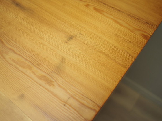 Image 1 of Vitrine en pin, design danois, années 1980, production : Danemark