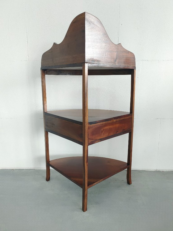 Image 1 of Unité murale d'armoire d'angle en acajou, style géorgien/édwarien vintage/antique