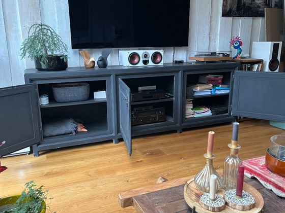 Image 1 of Massief dressoir tvkast 240cm in zeer goede staat 