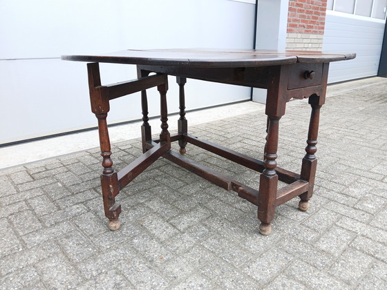 Image 1 of Antique English Gateleg Table from the 19th Century, Made of Solid Oak
