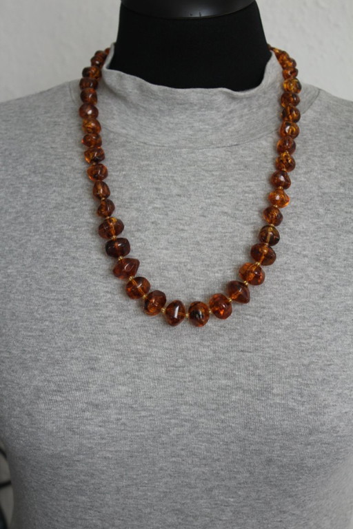 Vintage Bakelite/Catalin necklace in amber look with asymmetrical beads