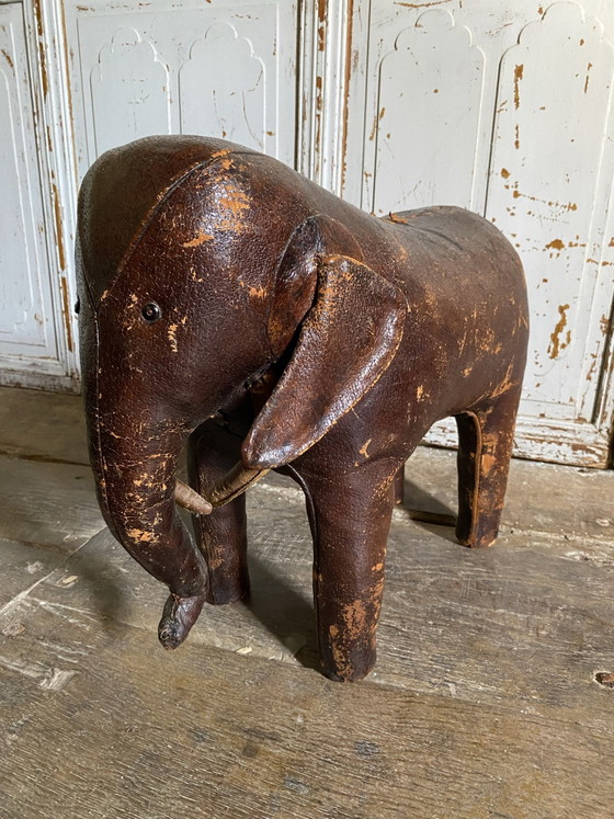 Elefante Dimitri Omersa – Pouf, Pelle (photo 4 of 15)