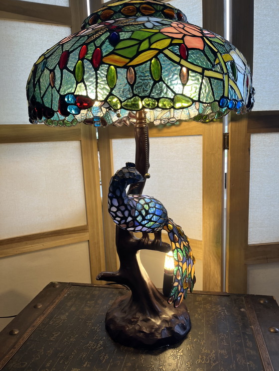 Image 1 of Lampada in stile Tiffany a forma di pavone
