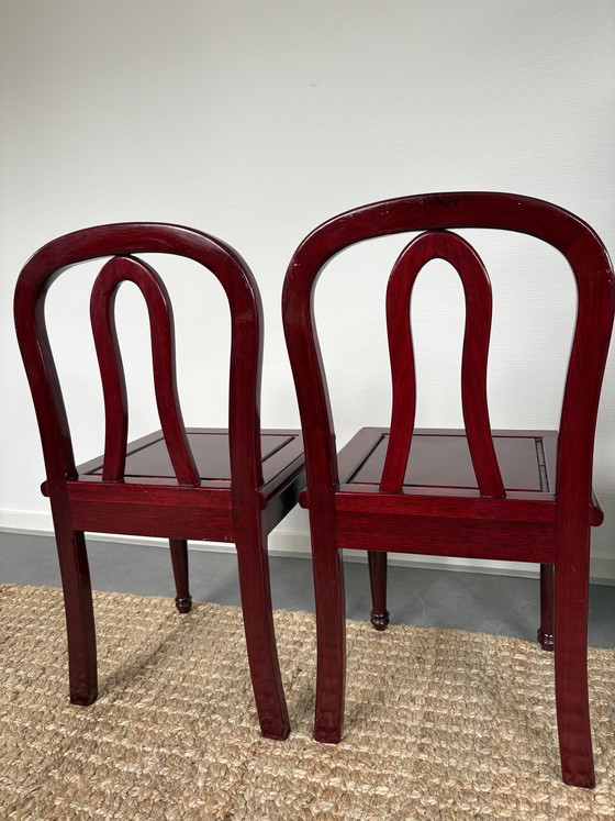 Image 1 of Ensemble vintage/antique de chaises d'enfant chinoises en bois laqué rouge vin, hauteur 72 cm