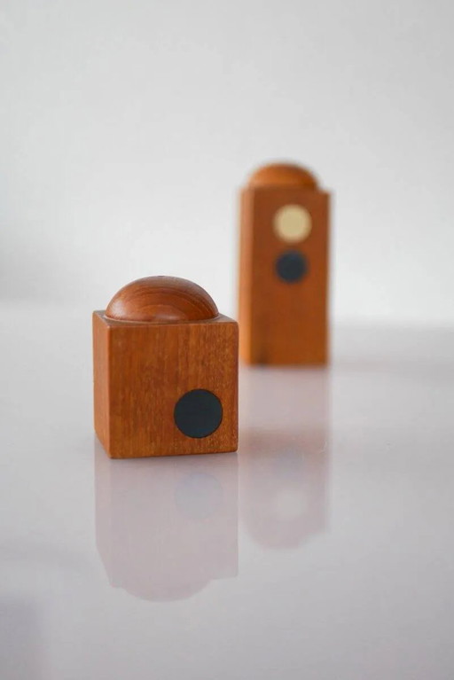 Ensemble de 2 salières et poivrières en teck de style moderniste danois.