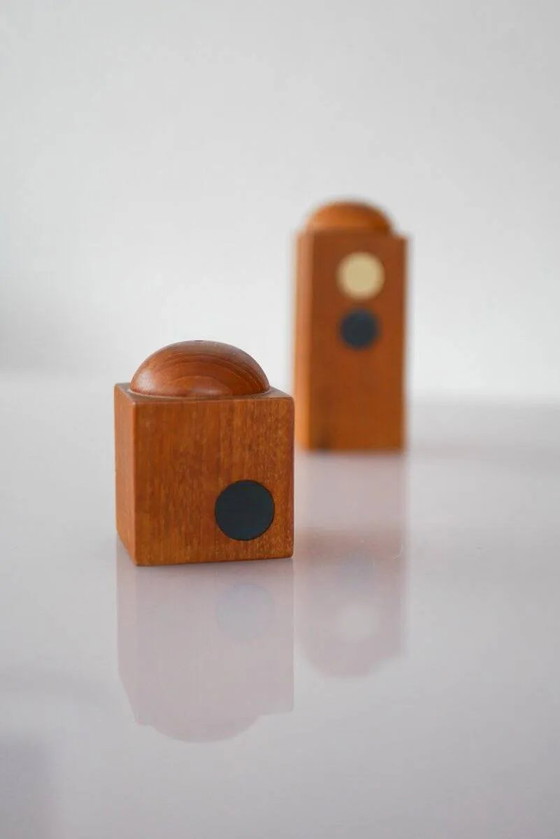 Image 1 of Ensemble de 2 salières et poivrières en teck de style moderniste danois.