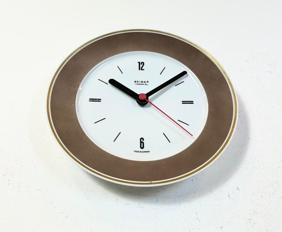Image 1 of Reloj de pared antiguo de porcelana de Alemania Oriental, fabricado por Weimar Electric, década de 1970.