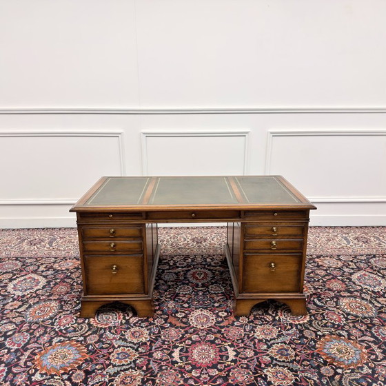 RAC Engels Chesterfield Bureau Groen Leder Eik – Royal Antique Collection, Leather, Wood (photo 4 of 20)