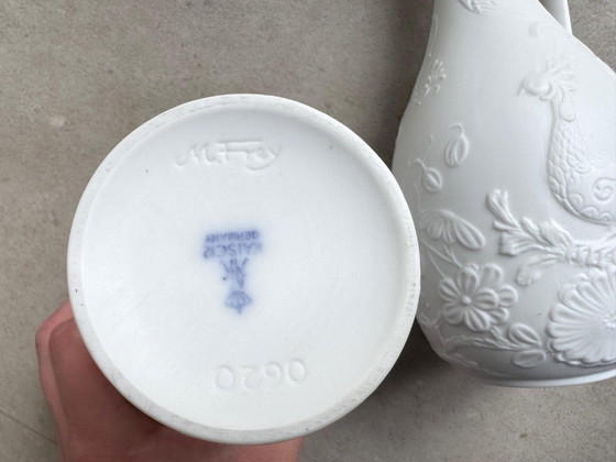 2x Vintage White Biscuit Porcelain AK Kaiser Vases - M. Frey (photo 7 of 8)