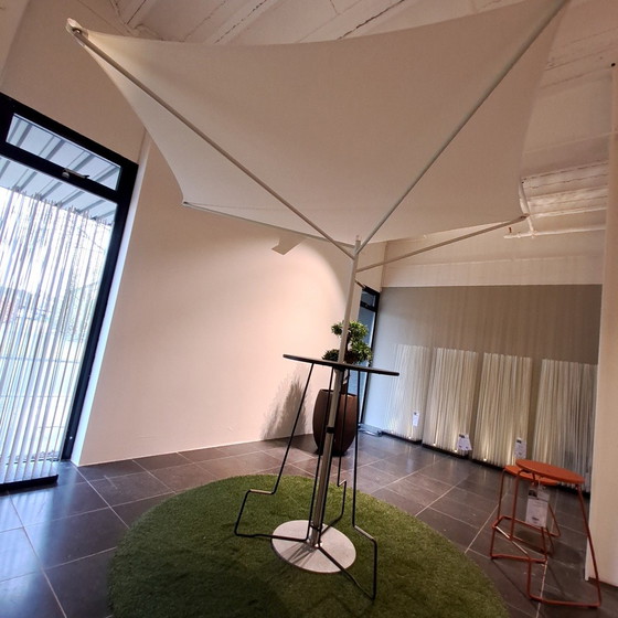 Image 1 of Extremis Tiki Gartentisch mit Sonnenschirm