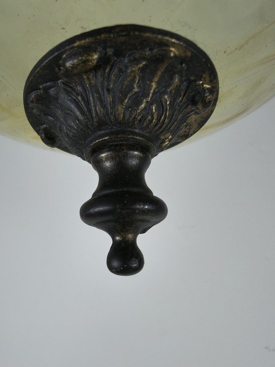 Image 1 of Lampada a sospensione vintage con globo in vetro pressato color ambra – stile retrò anni '70