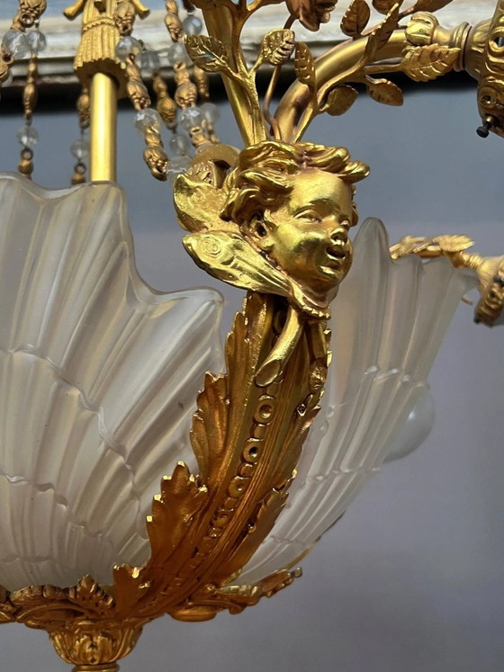 Gouden bronzen kroonluchter in Lodewijk XVI-stijl. 12 lichtpunten. (photo 3 of 8)