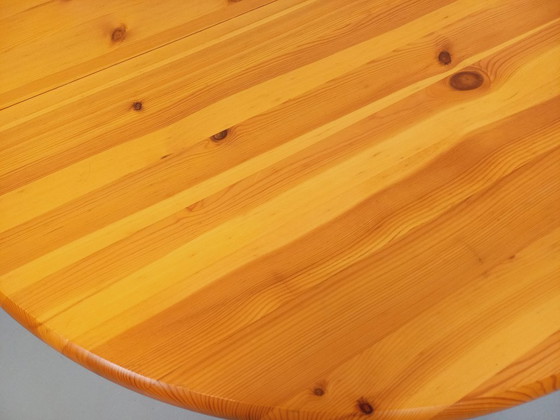 Image 1 of Table à manger ronde scandinave vintage style Rainer Daumiller en pin des années 60 70 avec rallonges