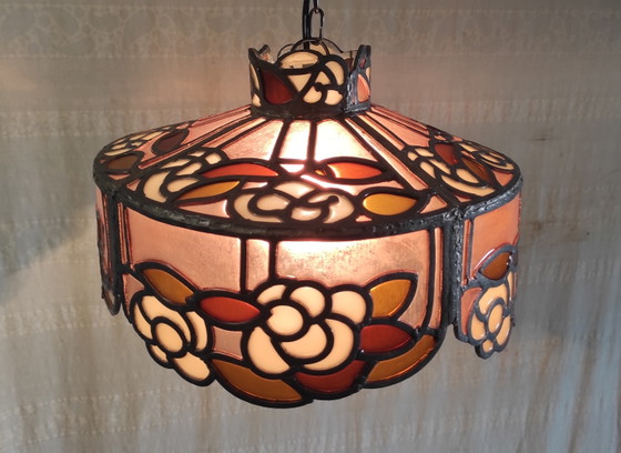 Image 1 of Pendelleuchte aus Glas und Blei im Tiffany-Stil – Mitte des 20. Jahrhunderts