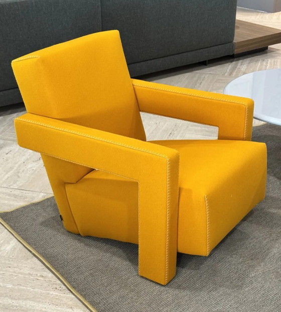 Image 1 of Sillón CASSINA 637 Utrecht (NUEVO, SIN USAR) en lana Kvdrat color amarillo azafrán