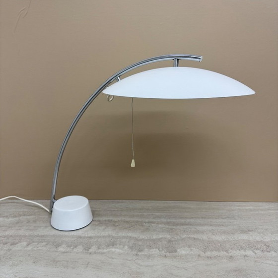 Tafellamp met gebogen arm en witte kap, Ikea, Tafellampen, Metaal, Chroom, Modern (foto 5 van 15)