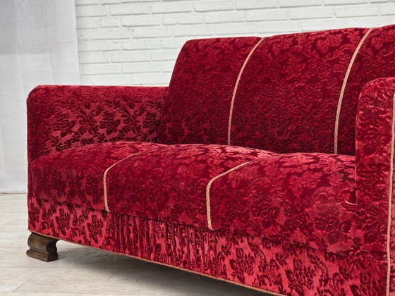 Image 1 of Deense driezitsbank uit de jaren 50, bekleed met velours en eikenhout.