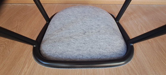 4 x De Vorm LJ 3 Barhocker aus PET-Filz mit schwarzem Stahlrahmen – Other, Metal (photo 15 of 16)