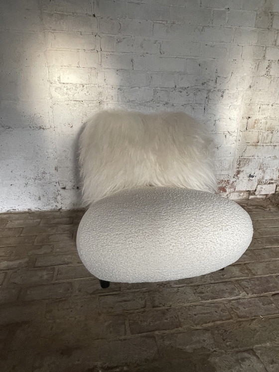 Image 1 of Pallone aus Bouclé und isländischem Schaffell