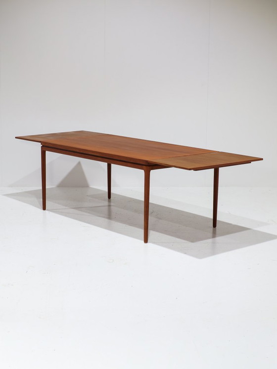 Mesa de comedor rectangular extensible de Johannes Andersen, teca danesa, década de 1960. – Mesas de comedor (photo 2 of 17)