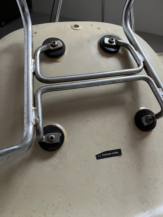 Image 1 of Sillas Eames DAX