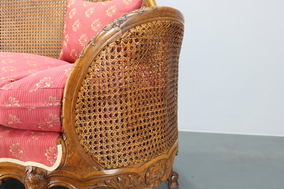 Image 1 of Antico divano intagliato con sponde a canne, Cecoslovacchia