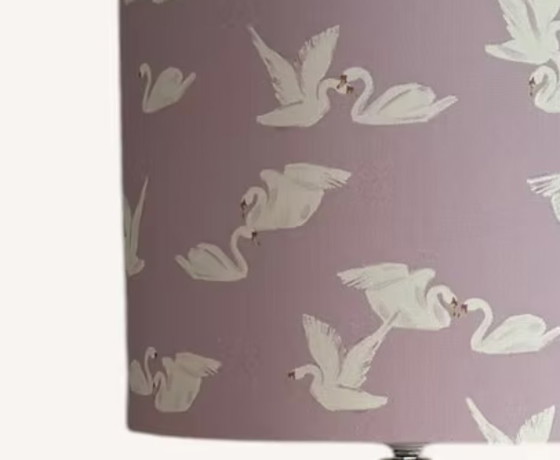 Image 1 of Lampe de table vintage romantique avec un élégant pied