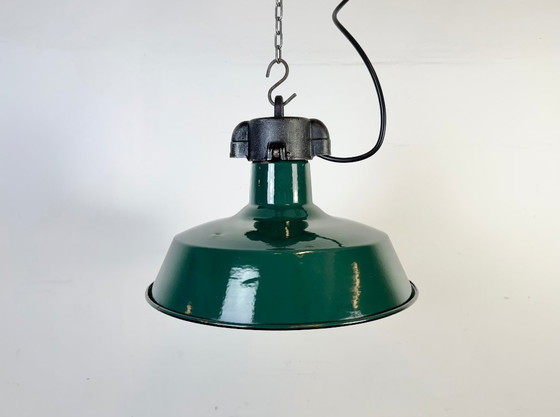 Image 1 of Lampada a sospensione industriale francese in smalto verde scuro, anni '60