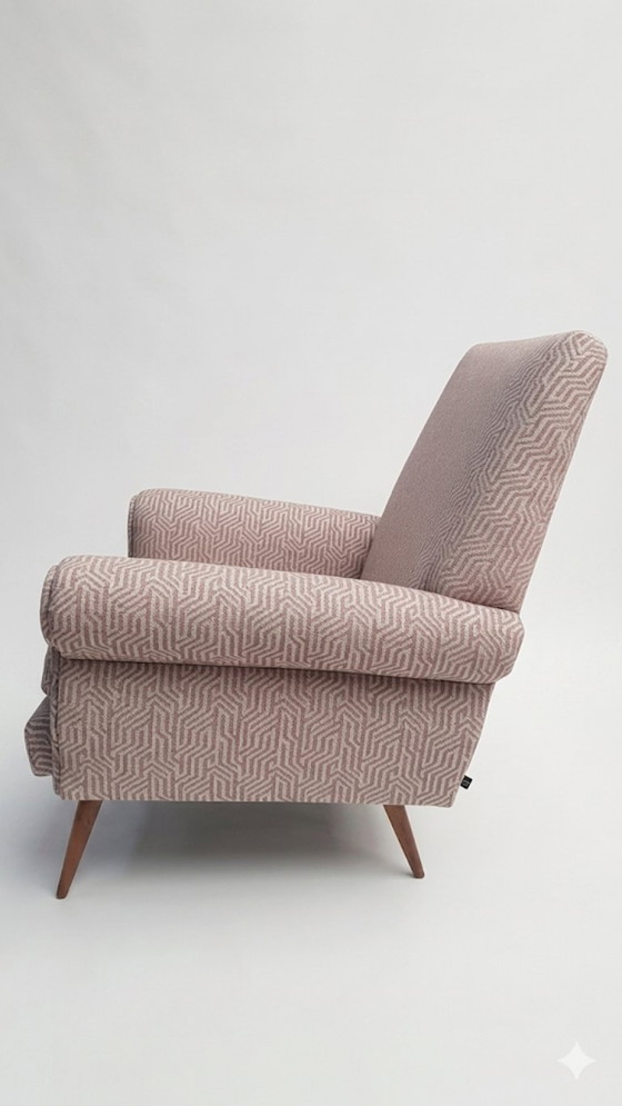 Image 1 of 2 fauteuils simples de style Mid-Century - retapissés