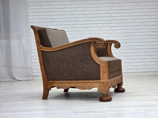 Poltrona danese degli anni '50, lana per mobili, legno massello di rovere intagliato.