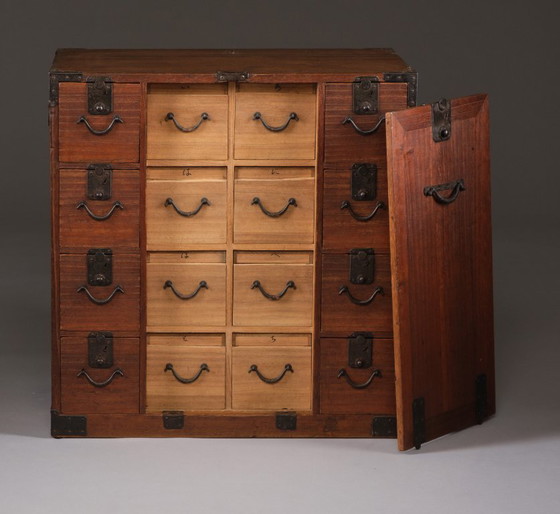 Image 1 of Charmante Japanse kast met 16 lades