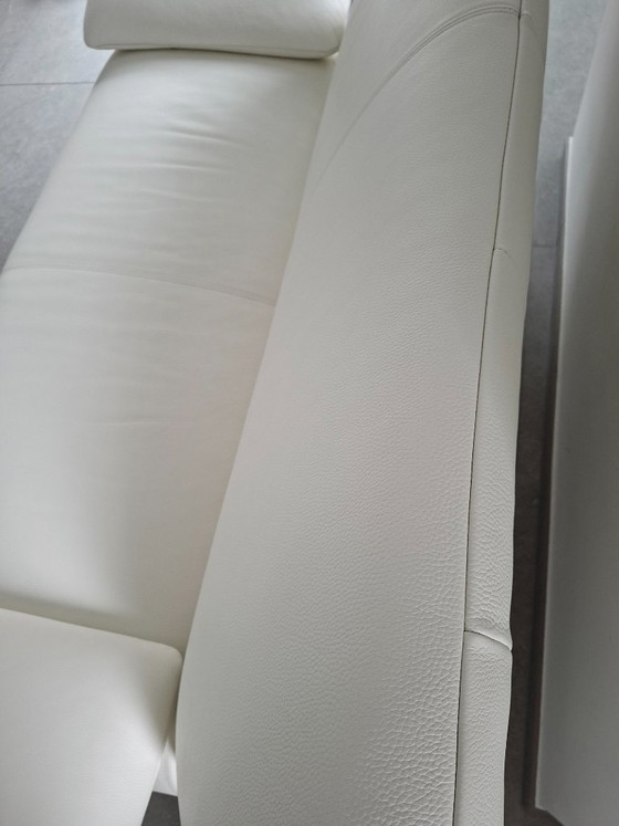 Image 1 of Canapé design 2 places en cuir Rolf Benz, entièrement rénové par des professionnels.