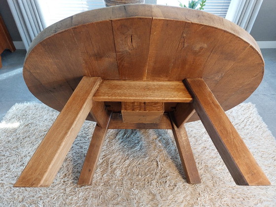 Unique Brutalist Coffee Table in Solid Oak - Wabi-Sabi/ Antique Threshing Wheel (110 cm) – Wood (photo 4 of 9)