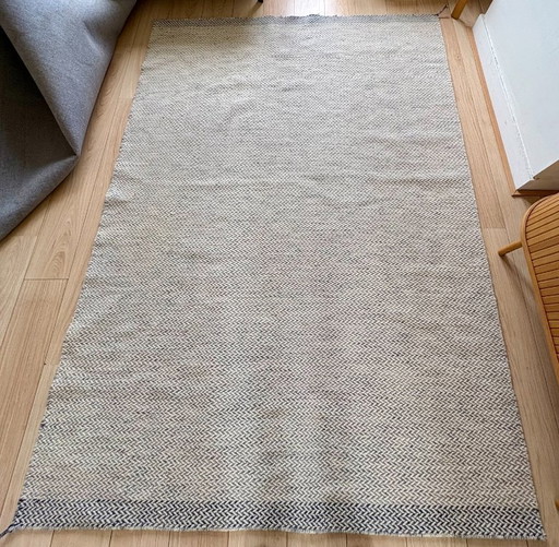 MUUTO Ply Rug - 170x240cm - Herringbone Blue & White