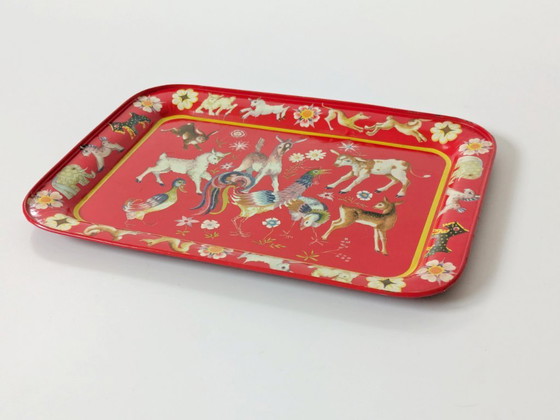 Image 1 of Bandeja de hojalata roja de mediados de siglo | Estilo de arte popular escandinavo | Decoración navideña