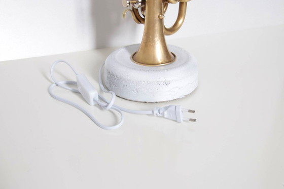 Lampada a tromba tascabile fatta a mano con base in cemento – Lampade da tavolo, Textile (photo 13 of 14)